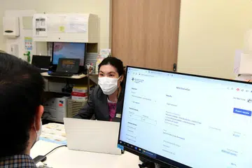 BANTU KIRA PERBELANJAAN: Program, ChemoCalc, dapat menganggarkan kos rawatan pesakit dan memberi mereka kaunseling kewangan. 