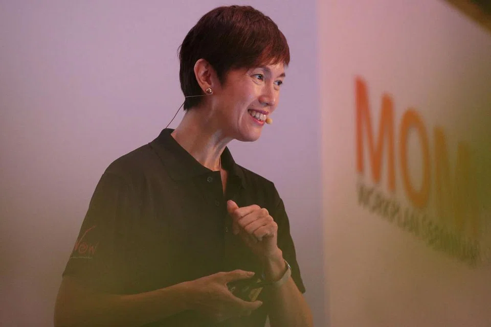 CIK JOSEPHINE TEO: Pemerintah dengan kerjasama Gerakan Buruh dan Persekutuan Majikan Kebangsaan Singapura (Snef) akan terus mempertingkat usaha membantu pekerja memperbaiki kemahiran dan kemajuan kerjaya. - Foto fail