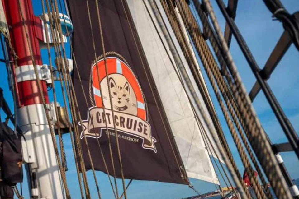 KAPAL 47 METER: Kapal Royal Albatross mengadakan ‘Cruise Kucing’ pada setiap Selasa. 