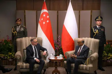 Presiden Tharman Shanmugaratnam (kanan) bertemu Presiden Poland, Encik Andrzej Duda, ketika lawatannya ke Parlimen pada 12 Jun. Kededuanya berbincang mengenai pelbagai isu antaranya menggalakkan perniagaan untuk meneroka peluang pelaburan di kededua negara. 