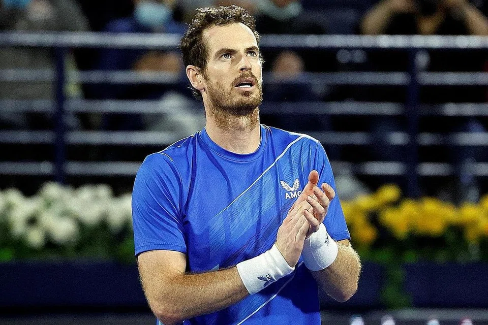 BUAT SUMBANGAN: Bekas pemain tenis nombor satu dunia asal Britain, Andy Murray (atas), kini juga giat bekerjasama dengan Unicef untuk menghulurkan bekalan perubatan di bandar Ukraine yang terjejas. - Foto REUTERS