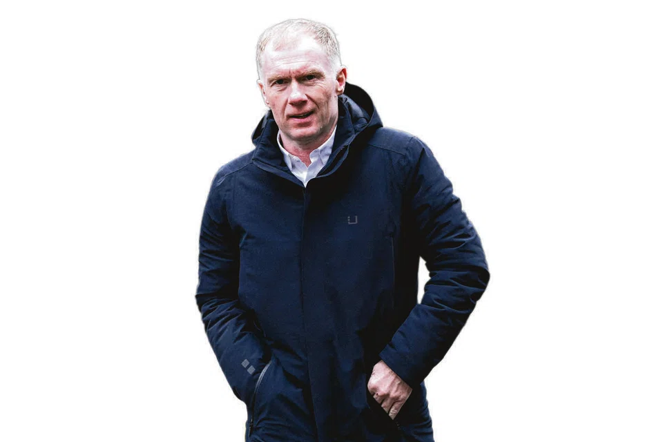 Legenda Manchester United, Paul Scholes, percaya kelab tersebut telah memberikan tumpuan salah semasa pembelian pemain mereka semasa tempoh pemindahan musim panas ini.