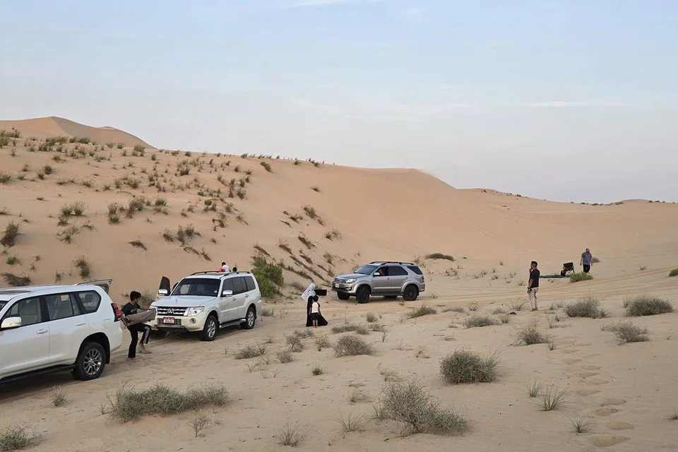 Padang pasir luas terletak di Abu Dhabi.