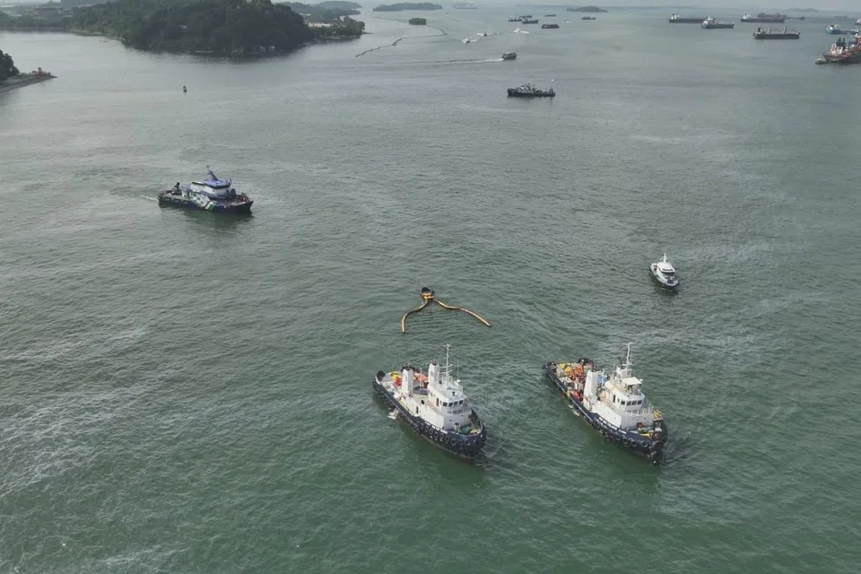 Sistem ‘Current Buster’ kini digunakan untuk membersihkan tumpahan minyak. Sistem ini ialah peranti penahan dan pemulihan terapung yang boleh mengumpul sehingga 5 tan minyak.