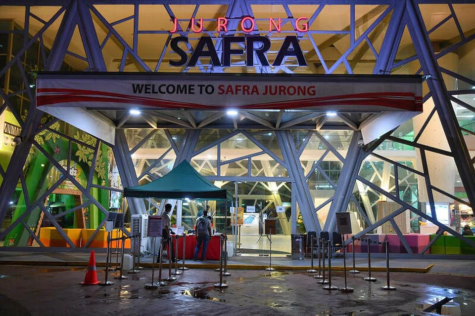 Kelompok kes jangkitan yang dikaitkan dengan jamuan malam di Safra Jurong pada 15 Februari melibatkan aktiviti menyanyi dan kelas kendalian Persatuan Rakyat (PA). 