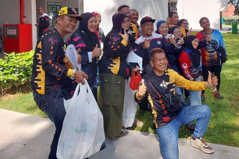 Seramai 35 penunggang motosikal dari Team Kerengga bersama Persatuan Muhammadiyah mengagih beriani bagi acara “Briyani Barakah” di bawah inisiatif “SG60 Bersama” Persatuan Muhammadiyah. 