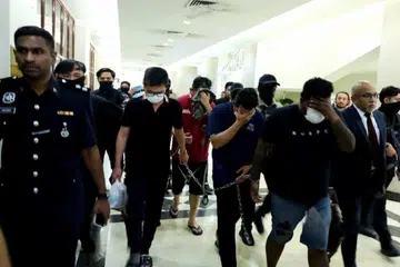 DSP, warga asing,  pegawai polis, senjata api, Ahmad Ruzaini Ahmad Dahalan, DSP ditangkap merompak, kes samun Kepong, rompakan kereta mewah Rolls Royce, Seksyen 4 Akta Senjata Api, berita mahkamah Malaysia.
