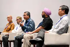 (Dari kiri) Pengerusi Jawatankuasa Pendidikan, Persekutuan Buddha Singapura, Venerable Dr Shi Chuan Sheng; Mufti Dr Nazirudin Mohd Nasir; Menteri Kebudayaan, Masyarakat dan Belia, Encik Edwin Tong; Pengerusi Lembaga Penasihat Sikh dan Pengerusi Kumpulan Keharmonian Antara Kaum dan Agama Kampong Chai Chee, Encik Malminderjit Singh; dan Profesor Doktrin Kristian Chew Hock Hin, , Kolej Teologi Trinity, Dr Roland Chia, di Dialog Keamanan & Keharmonian pada 26 Oktober.