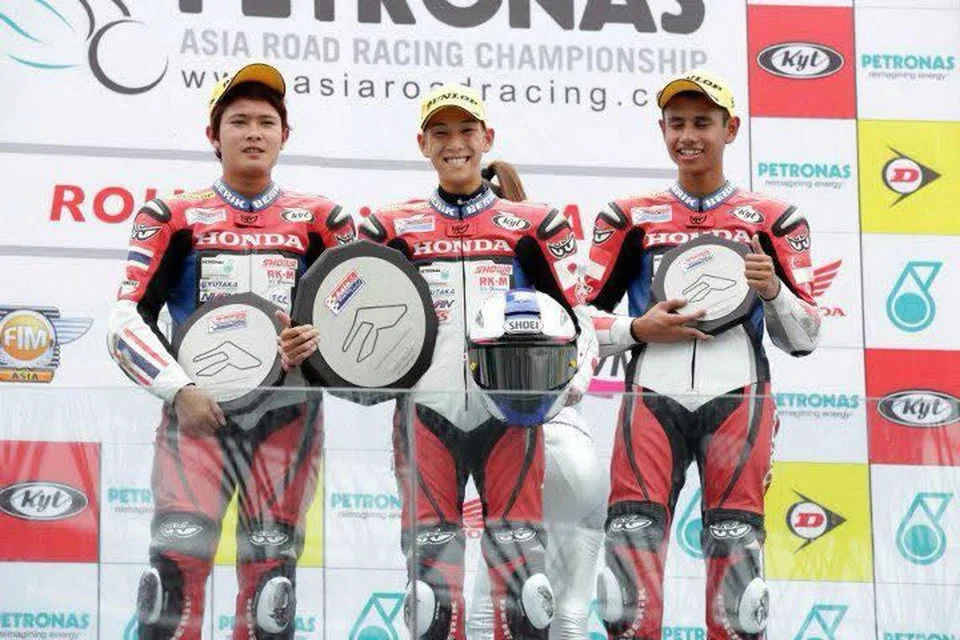 Muhd Jazil Juraimi (kanan) menyifatkan antara pencapaian paling berharga bagi dirinya adalah apabila beliau mendapat tempat ketiga di Piala Honda Asia Dream di Litar Lumba Antarabangsa Zhubai, China pada 2012. 