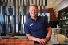 LEGENDA SPURS: Teddy Sheringham, yang berada di Singapura bagi acara amal anjuran penaja kelab itu, AIA, bertemu pihak media di Hotel Fairmont pada Jumaat lalu. - Foto BH oleh JASON QUAH