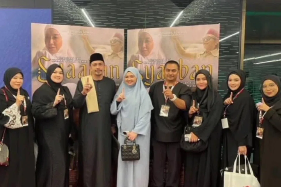 KONSEP IKHLAS: Filem amal ‘Syaaban’ merupakan filem sulung arahan dan terbitan Datuk Adi Putra (tiga dari kiri).