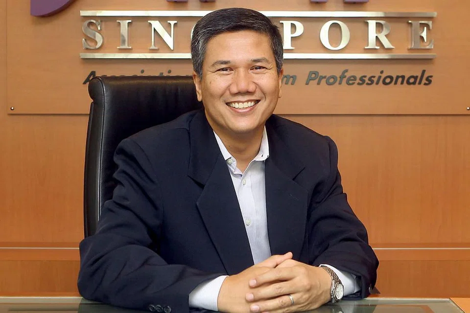 ENCIK AZMOON: Berharap dapat menyumbang kepada negara dan masyarakat dengan membawa masuk hujah dan idea yang membina, serta pengalamannya berkhidmat dengan masyarakat menerusi AMP sejak 2002.