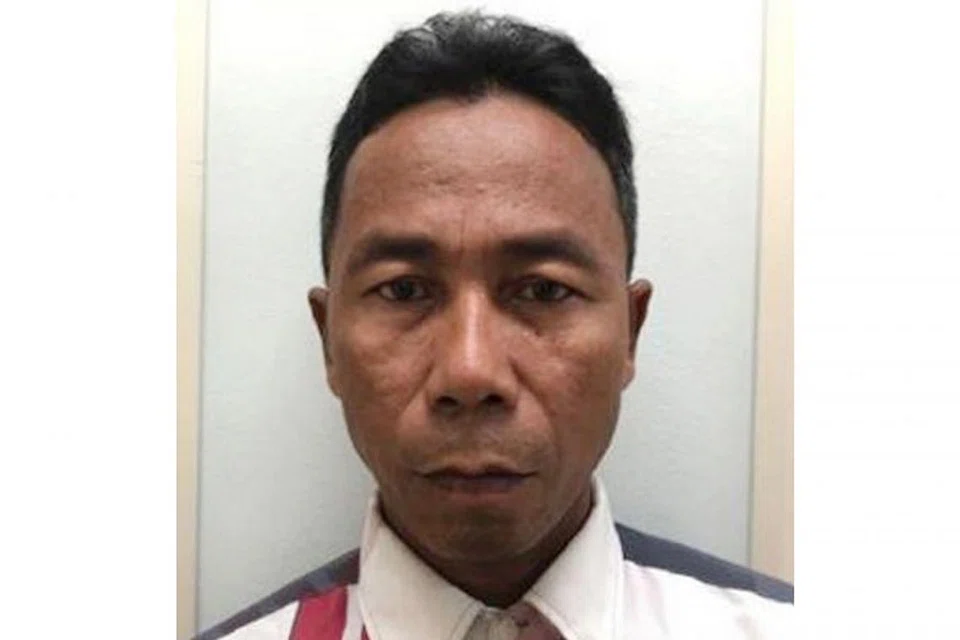 PASPORT DIUBAH: Marsari memasuki Singapura dari Batam pada 14 Februari lalu dan ditahan pegawai Penguasa Imigresen dan Pusat Pemeriksaan (ICA) kerana dipercayai menggunakan pasport yang diubah. - Foto CPIB