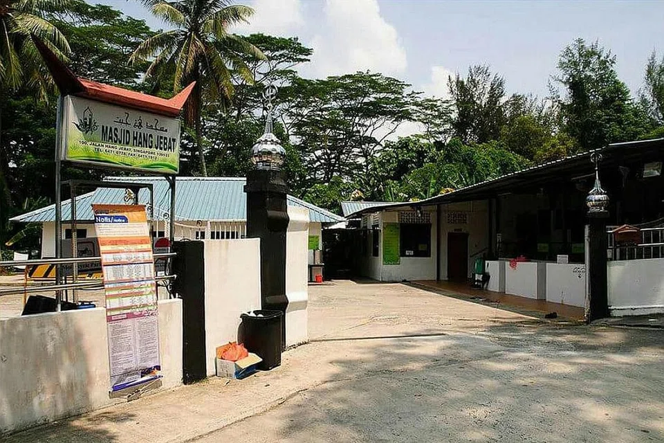 MASJID BERSUASANA KAMPUNG: Masjid Hang Jebat di Queenstown merupakan salah satu daripada tiga masjid bersuasana kampung di laluan premium Tiong Bahru-Queenstown, selain Masjid Jamek Queenstown dan Masjid Kampong Delta. - Foto fail 