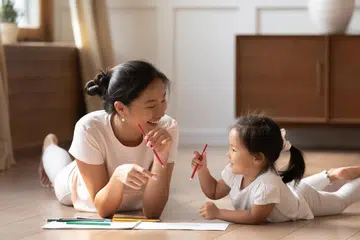 Menurut pakar, ibu bapa tidak harus segan membincangkan topik-topik sensitif dengan anak, walaupun pada usia muda, contohnya anak  prasekolah.