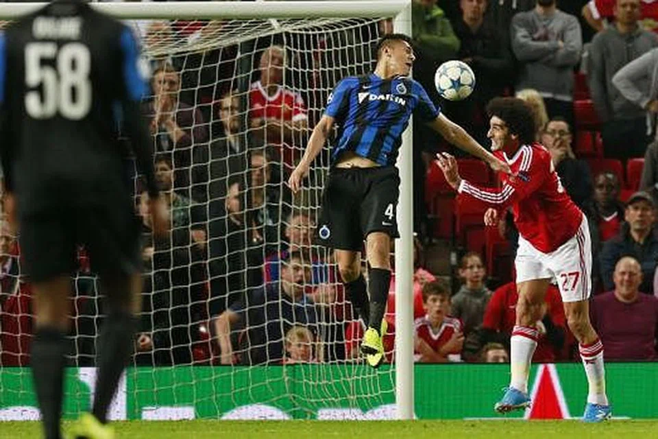 Marouane Fellaini menjaringkan gol ketiga Manchester United - Gambar Reuters