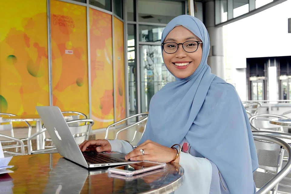 ASATIZAH PEMPENGARUH: Ustazah Liyanah Musfirah mempunyai ramai pengikut di Singapura dan Malaysia.