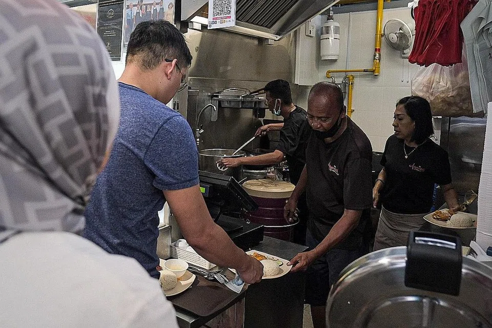 MAHU MAKAN NASI AYAM?: Gerai Aspirasi Chicken Rice, antara gerai yang telahpun dibuka semula selain gerai Farasha By Intan, Daliman's Corner, Cutlet's House dan Thaksin Beef Noodle.