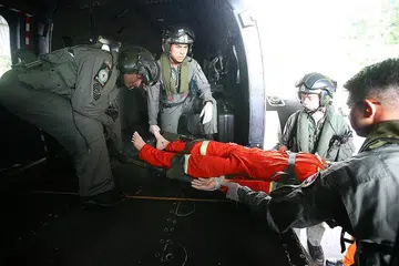 SUPER PUMA: Orang ramai dapat menyaksikan operasi mencari dan menyelamat yang melibatkan helikopter Super Puma RSAF pada 31 Mac dan 1 April ini di Sembawang. - Foto BH oleh GAVIN FOO
