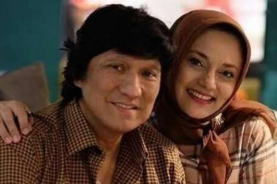 Marissa Haque (kanan) hidup bahagia selama 38 tahun bersama suaminya, Ikang Fawzi, yang ditemui di set penggambaran filem, ‘Tinggal Landas Buat Kekasih’, pada 1984.