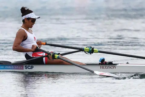 Atlet dayung perseorangan wanita kategori sculls, Saiyidah Aisyah Mohamed Rafa’ee,, kembali bertanding untuk Olimpik keduanya di Paris. Pada penampilan sulungnya di Rio 2016, Aisyah menduduki tangga ke-23. Pada Olimpik kali ini, beliau mendapat kedudukan ke-28 daripada 32 peserta.