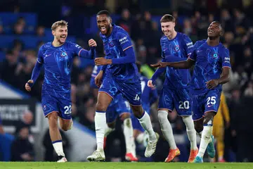 Pemain pertahanan Chelsea, Tosin Adarabioyo (dua dari kiri) meraikan gol pertama Chelsea bersama rakan pasukannya ketika menentang Wolves di saingan Liga Perdana England (EPL) pada 21 Januari (waktu Singapura) di stadium Stamford Bridge. 