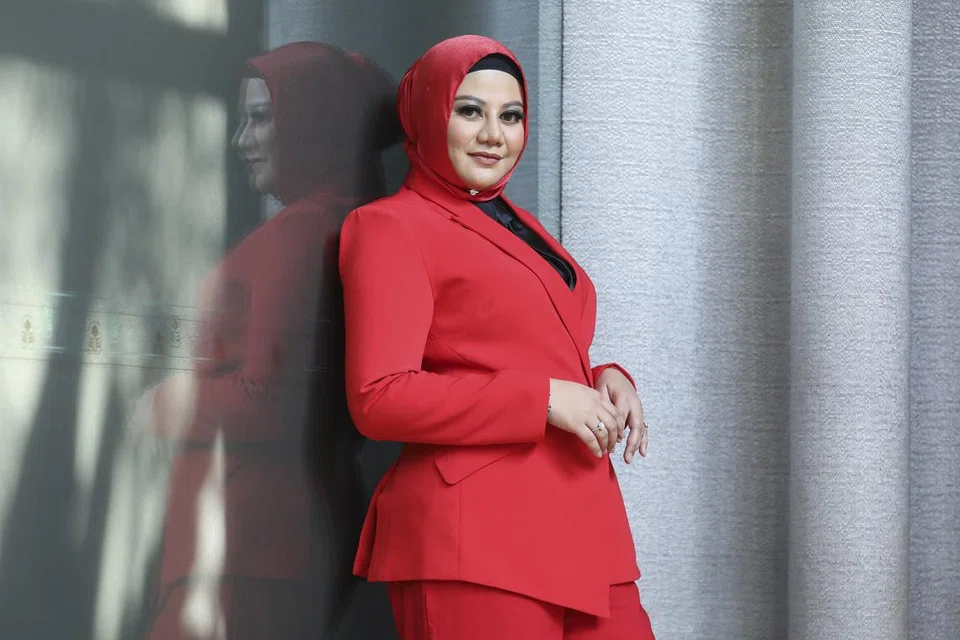 Illa Sabry yang terkenal dengan lagu ‘Keranamu Kekasih’ kembali menghiasi pentas hiburan selepas 20 tahun tidak menyanyi di khalayak ramai.