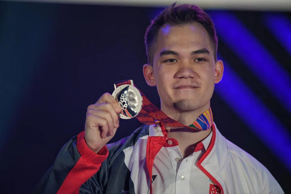 Thomas Kopankiewicz meraih pingat perak dalam Starcraft II (PC) di Pusat Terbang ke-5 Filoil di San Juan hari ini. - Foto MARK CHEONG