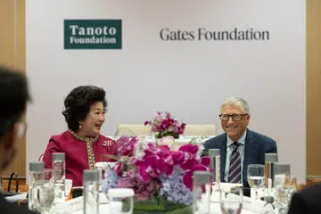 Tinah Bingei Tanoto, Bill Gates, MOU