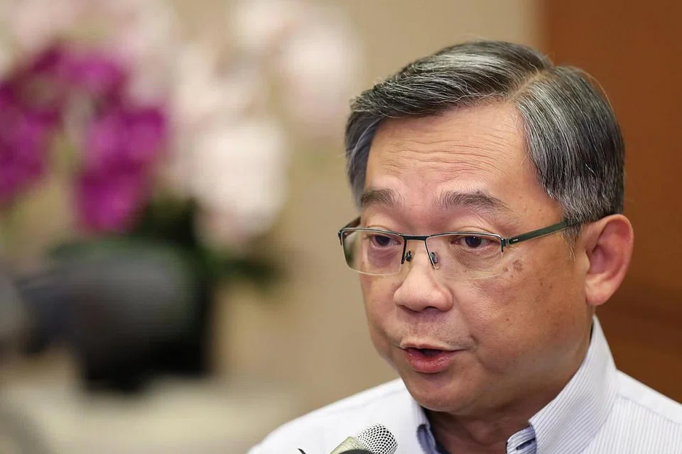 ENORMAN SAWI, NUR ADILAH MAHBOB, ERVINA MOHD JAMIL, IRMA KAMARUDIN, SHAHIDA SARHID & NUR FATHIN AWALLUDINBERI PERINCIAN: Menteri Kesihatan Encik Gan Kim Yong memberi perincian lanjut tentang siasatan ke atas kes pendedahan maklumat pesakit HIV di Parlimen semalam. - Foto fail