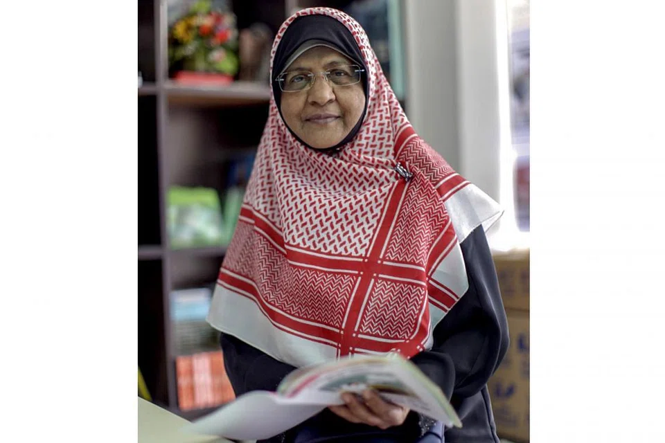 BERKAT DOA: Cik Maimoon Bee gembira dapat menunaikan ibadah haji tahun ini bersama suami dan anak perempuannya. - Foto BM oleh IQBAL FAIZAL