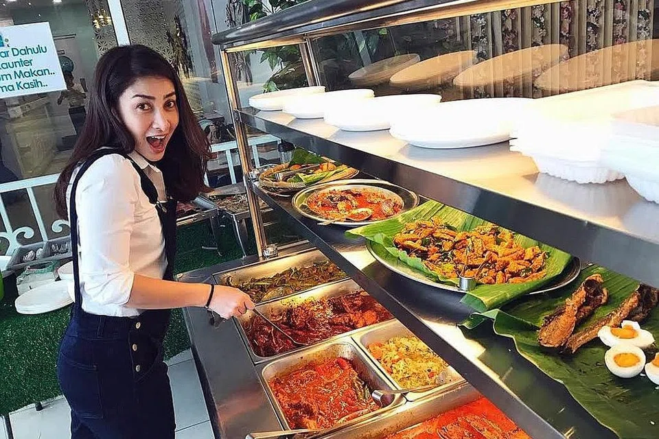 GULUNG TIKAR: Restoran milik Rita Rudaini, Rumah Kueh, yang menjual hidangan lauk-pauk, ditutup selepas setahun beroperasi kerana tidak mendapat sambutan. - Foto INSTAGRAM RITA RUDAINI