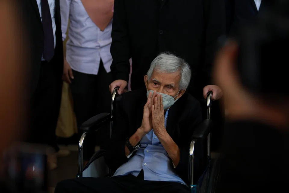 Mantan Menteri Kewangan Malaysia, Tun Daim Zainuddin, dihadapkan ke Mahkamah Sesyen pada 29 Januari 2024 atas pertuduhan gagal mematuhi notis dengan tidak mengisytiharkan harta termasuk beberapa kenderaan mewah, syarikat dan hartanah di sekitar Kuala Lumpur, Selangor, Pahang, Negeri Sembilan, Perak dan Kedah. Kekayaan Tun Daim disiasat Suruhanjaya Pencegahan Rasuah Malaysia sejak 2023 berdasarkan maklumat Kertas Pandora.