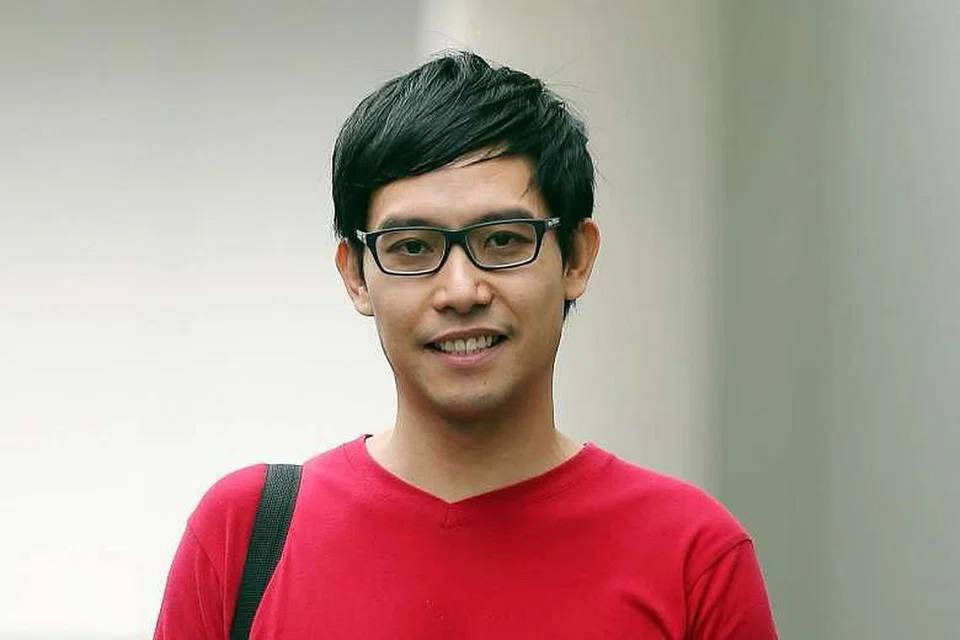 GANTI RUGI: Penulis blog, Roy Ngerng, perlu membayar ganti rugi $150,000 kepada Perdana Menteri Lee Hsien Loong. - Foto 