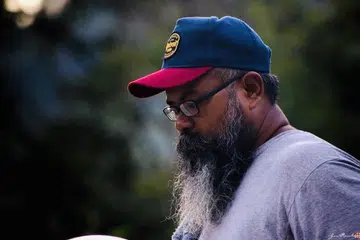 SAHUT CABARAN: Mahfuz Mazlan yang sejak akhir-akhir ini dikaitkan dengan arahan drama ‘berat’ dan futuristik seperti Distopia dan Bidadari menerima amanah mengubah wajah tanpa meluputkan ‘feel’ program informasi Cantik Detektif (Musim Kelima).