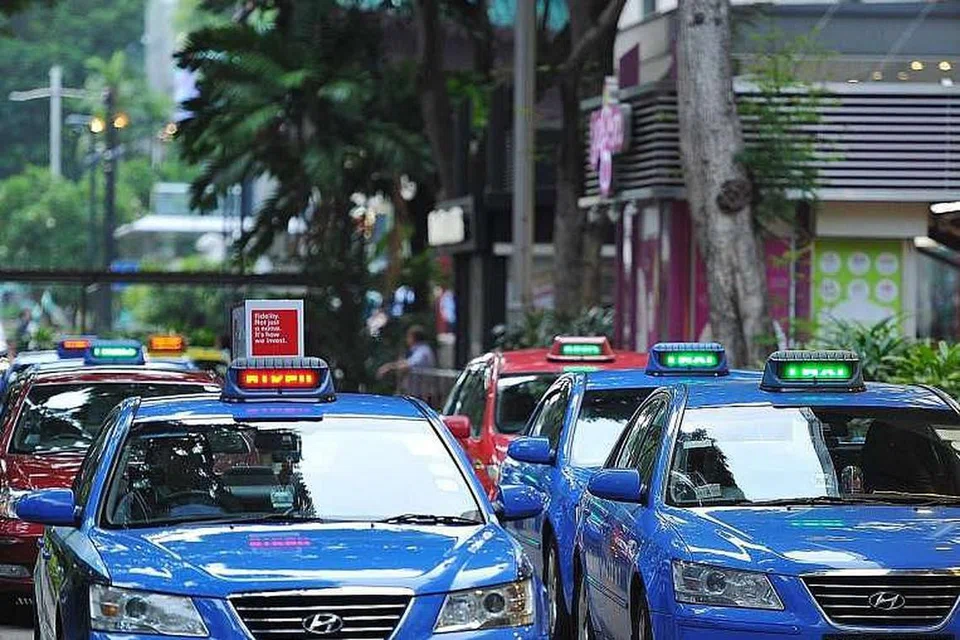 Terdapat beberapa kemalangan melibatkan teksi Hyundai ComfortDelGro yang mungkin disebabkan pecutan tidak dirancang mengejut.