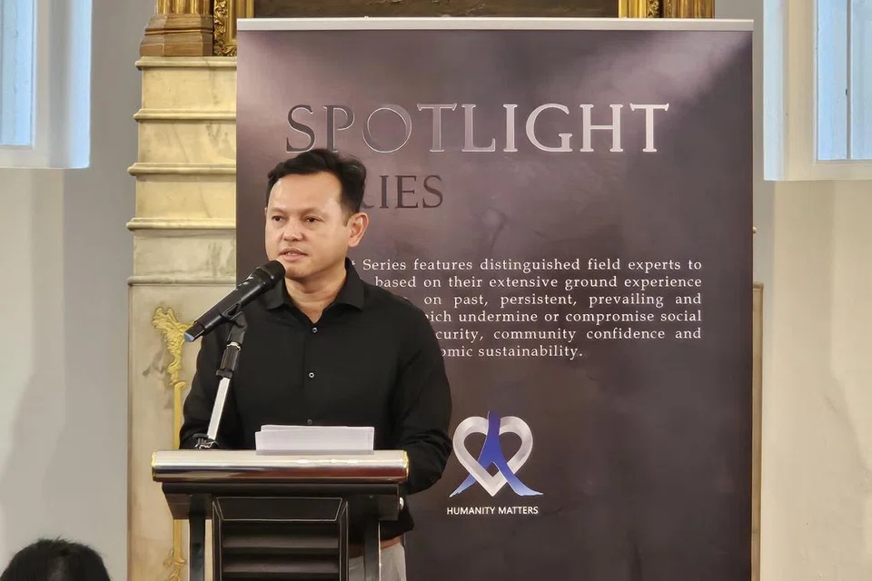 Menteri Negara Kanan (Pertahanan merangkap Tenaga Manusia), Encik Zaqy Mohamad, berkata Singapura harus terus menyokong rakyat Palestin dalam usaha mereka untuk mempunyai negara sendiri, tetapi tidak seharusnya menggunakan sebarang bentuk keganasan atau ekstremisme.