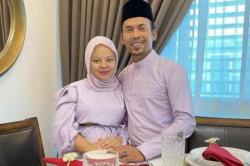 TINGGA KENANGKAN: Allahyarhamha Siti Sarah, yang mengandung, bersama Shuib semasa Hari Raya tahun ini. - Foto-foto INSTAGRAM SITI SARAH RAISUDDIN