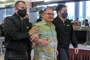 Kes rasuah, M’sia, bekas pegawai kanan Anwar