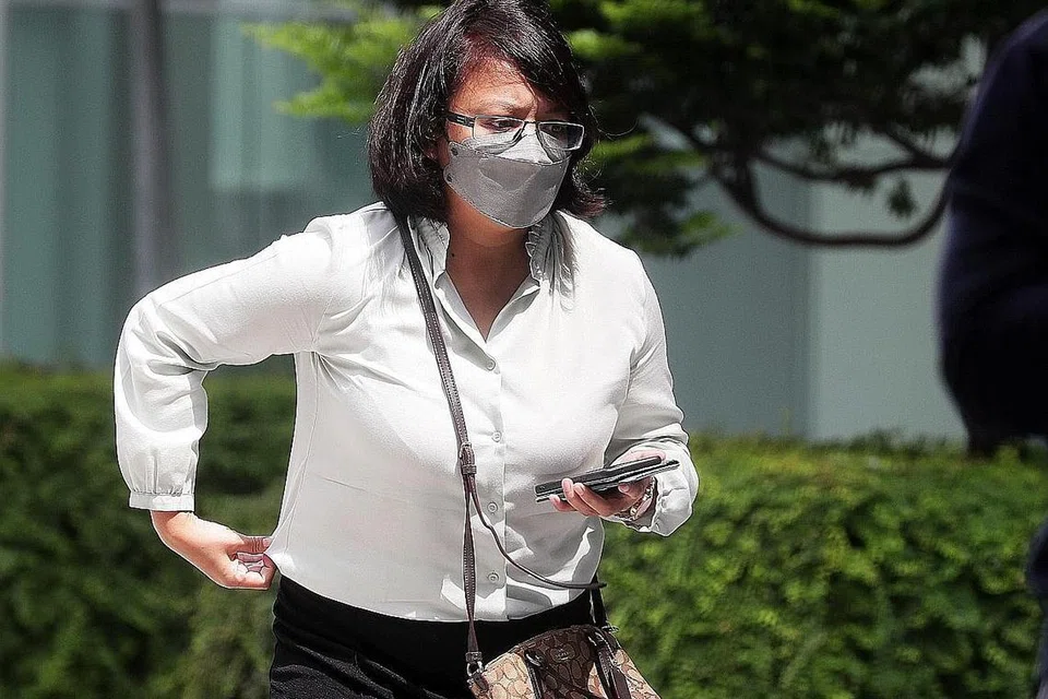 DIJATUHI HUKUMAN: Noorain Jubli membocorkan maklumat mengenai penutupan sekolah dan perkhidmatan yang bakal terus beroperasi semasa tempoh pemutus litar. - Foto fail