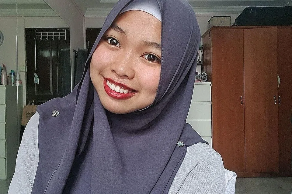 AJAK PELAJAR BERDEBAT: Tangkap layar satu pos Instagram oleh Cik Nurul Fatimah Iskandar (atas) mengenai Encik Tan Boon Lee membuka perbincangan tentang Islam dalam kelasnya dan mengajak Cik Fatimah berdebat dengannya. - Foto NURUL FATIMAH BINTI ISKANDAR/INSTAGRAM