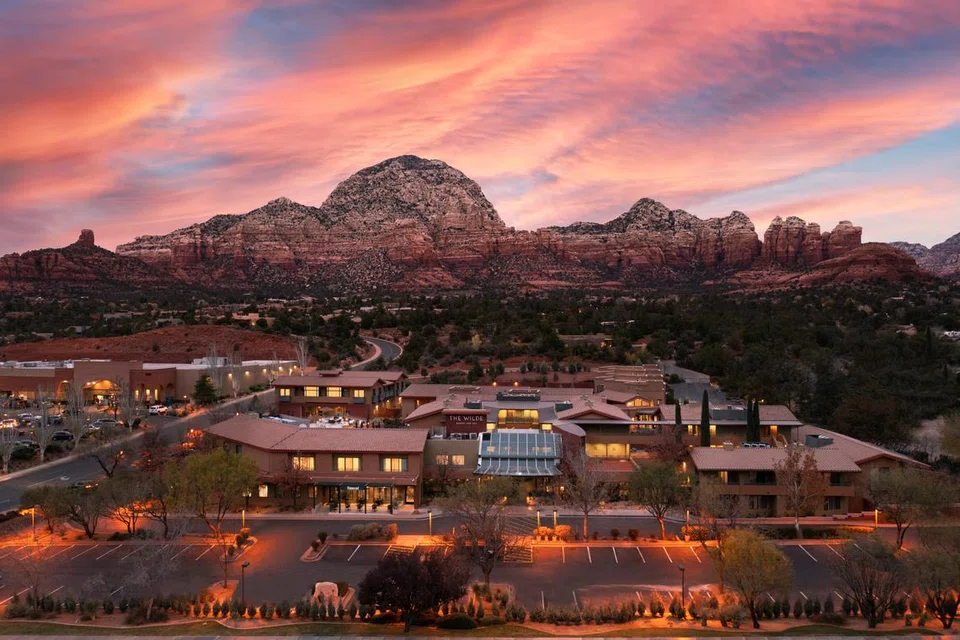 Sedona, merupakan tarikan padang pasir sesuai buat penggemar aktiviti luar, terletak di wilayah utara Arizona. 