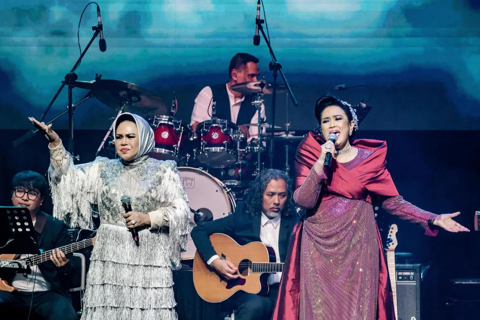  Hetty Koes Endang, Liza Aziz 