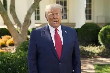 KEMBALI BERTUGAS: Presiden Amerika Syarikat, Encik Donald Trump, menemui media di Rumah Putih kelmarin dan menyatakan keadaan dirinya bertambah baik selepas dijangkiti Covid-19 minggu lalu. - Foto REUTERS