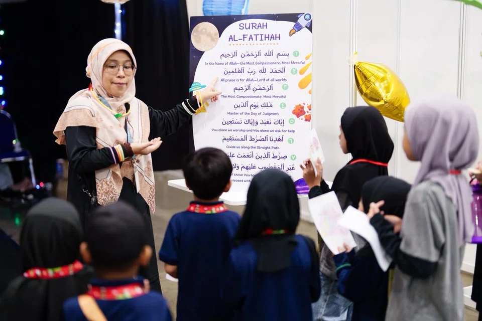 Ilmu ialah cahaya yang membimbing dalam menghadapi cabaran hidup. Tidak kira usia atau latar belakang, terdapat program Islam sesuai bagi perjalanan kerohanian kita.