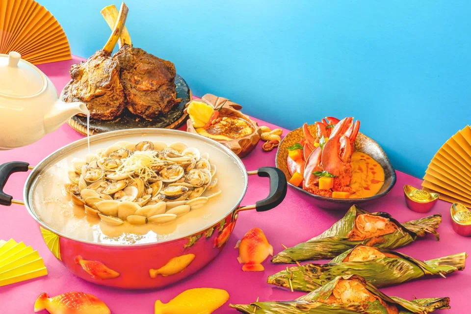 The Buffet Restaurant menyajikan makanan laut premium seperti ketam bunga dan ‘Maine Lobster Claw’ pada hujung minggu, digandingkan dengan sup ‘Ooh! LaLa Broth’, yang dimasak tanpa perasa.