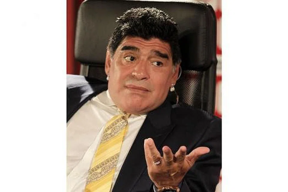 DIEGO MARADONA: Meluahkan kemarahannya terhadap kemungkinan Sepp Blatter mengetuai Persekutuan Persatuan Bola Sepak Dunia (Fifa) buat kali kelima walaupun prestasinya sebagai ketua selama empat penggal ini kurang cemerlang. - Foto AFP