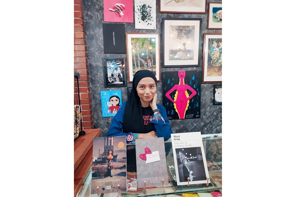 SEMBANG PETANG: Orang ramai berpeluang mengenali penulis puisi Malaysia, Wani Ardy, dengan lebih mendalam dalam satu acara sembang petang esok berjudul Citra Cinta Seorang Wanita. - Foto ihsan WANI ARDY