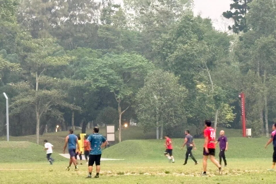 Walaupun keadaan jerebu di Kuala Lumpur memburuk, sekumpulan warga kota masih beriadah, selepas aktiviti itu terpaksa dihentikan sejak lebih dua minggu lalu kerana jerebu.