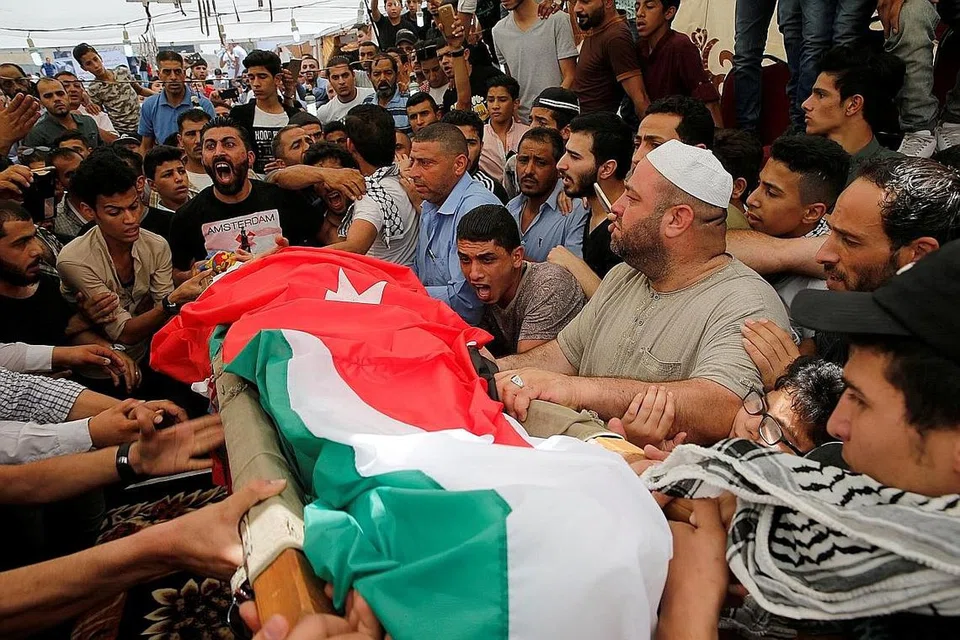 TIMBULKAN TENGKARAH: Kematian rakyat Jordan, Mohammad Jawawdah, di kedutaan Israel di Amman, yang dibunuh pengawal Israel, menimbulkan ketegangan antara dua negara itu. - Foto REUTERS